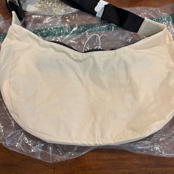 BAGGU Medium Crescent Crossbody in Ivory - Picture 5 of 6